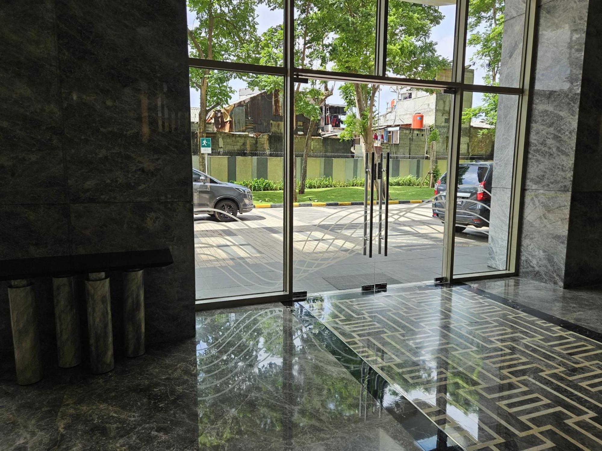 3Br Flat In Taman Anggrek Residence Dżakarta Zewnętrze zdjęcie